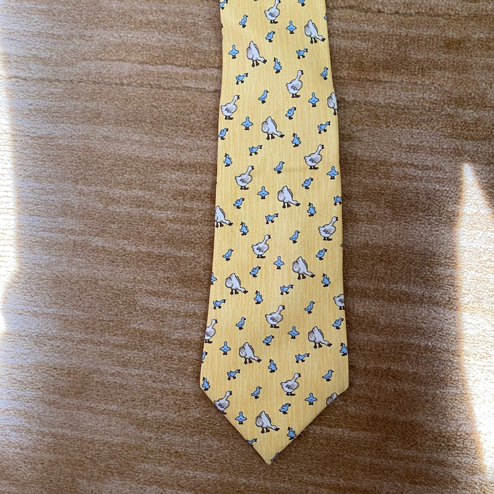 Hermes men’s yellow duck and duckling 100% silk tie